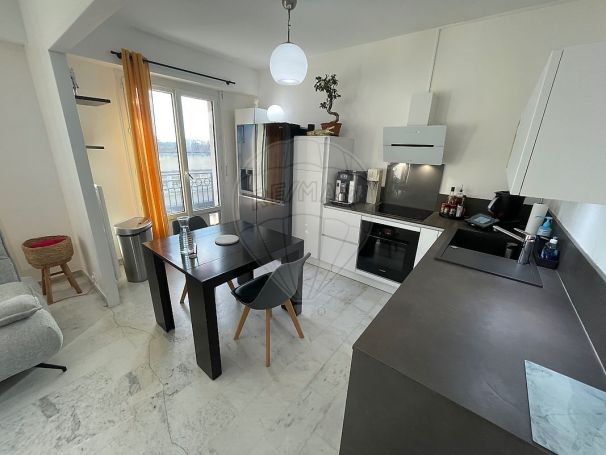 A louer APPARTEMENT T3 58 M2  NIMES
