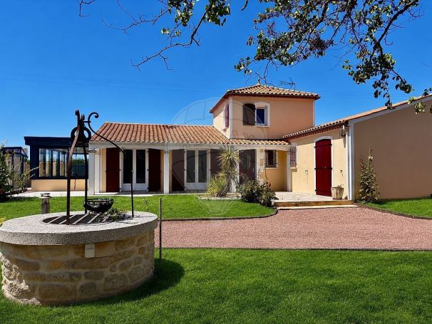 A louer MAISON  7 PIECES 218 M2  LE GUA