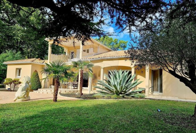 A louer MAISON  7 PIECES 265 M2 BORD DE MER LA TREMBLADE