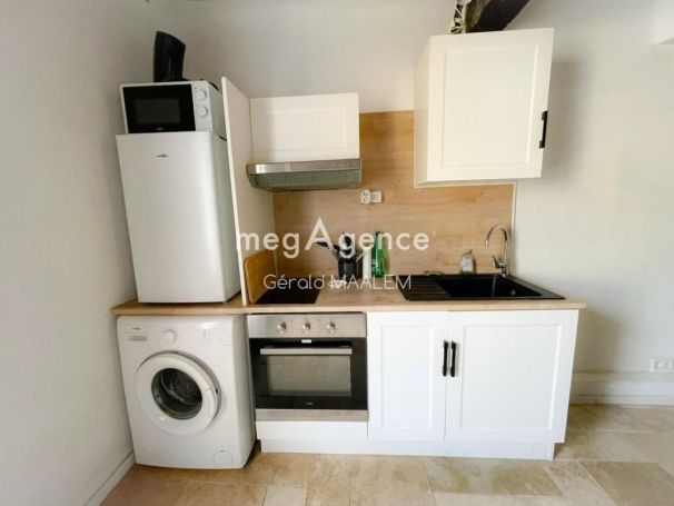 A louer STUDIO  24 M2 BORD DE MER ROQUEBRUNE SUR ARGENS
