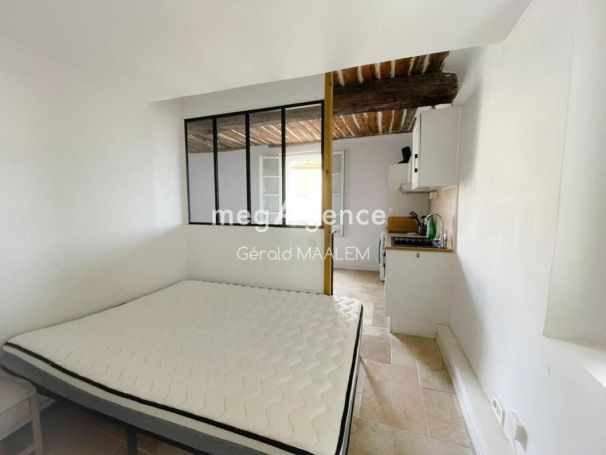 A louer STUDIO  24 M2 BORD DE MER ROQUEBRUNE SUR ARGENS