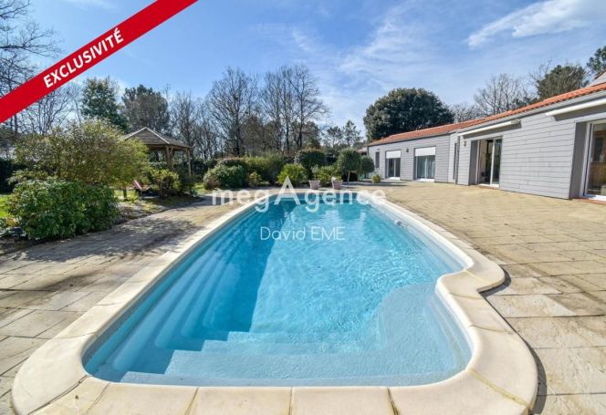 A louer MAISON  9 PIECES 192 M2 BORD DE MER SAINT GILLES CROIX DE VIE