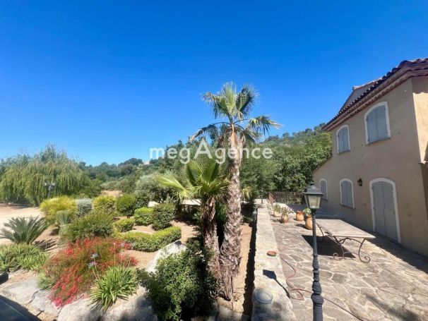 A louer MAISON  DE MAîTRE BORD DE MER HYERES