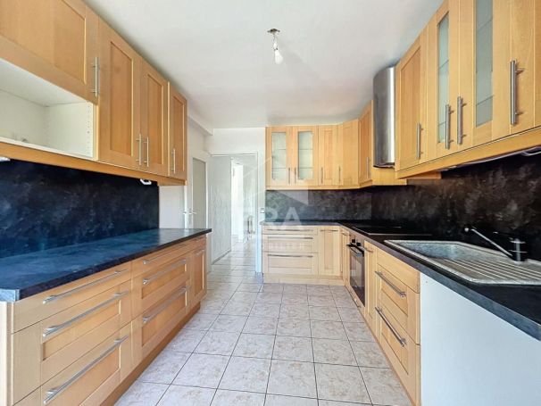 A louer APPARTEMENT T4 85 M2 TERRASSE BORD DE MER CAGNES SUR MER