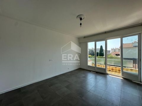 A louer APPARTEMENT T3 62 M2 BORD DE MER CAGNES SUR MER