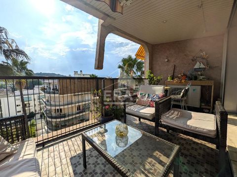 A louer APPARTEMENT T2 64 M2 BORD DE MER CAGNES SUR MER