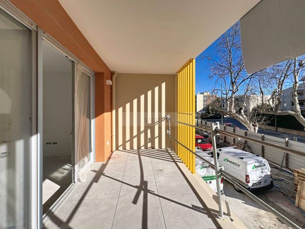 A vendre APPARTEMENT T3 62 M2 TERRASSE BORD DE MER SIX FOURS LES PLAGES