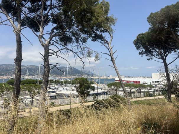 A vendre MAISON  CONTEMPORAINE PIEDS DANS L'EAU LA SEYNE SUR MER