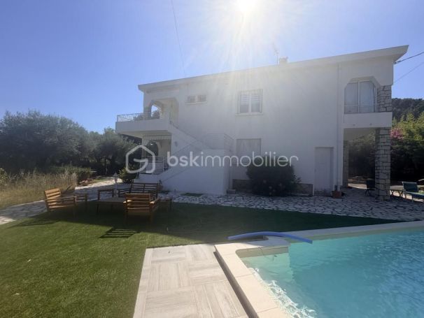 A louer MAISON  6 PIECES 205 M2  LA VALETTE DU VAR