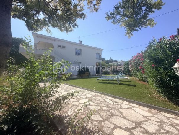 A louer MAISON  6 PIECES 205 M2  LA VALETTE DU VAR