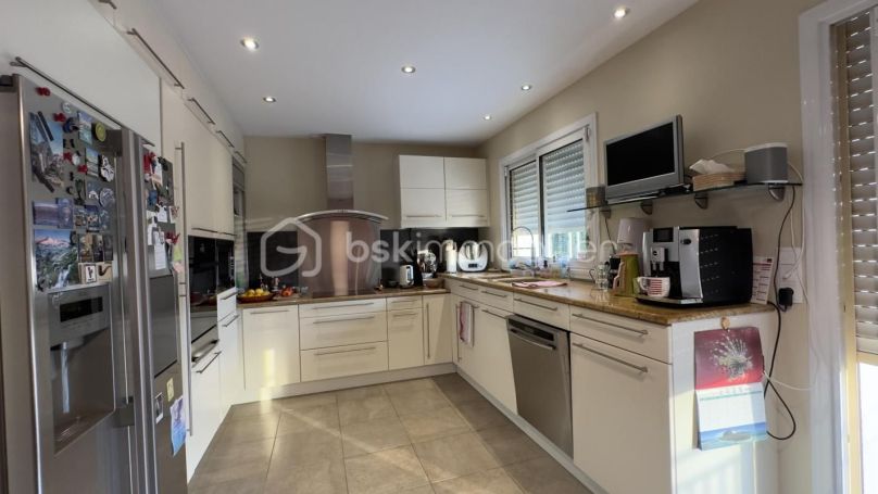 A louer MAISON  5 PIECES 320 M2  MORTAGNE SUR SEVRE