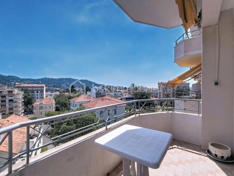 A louer APPARTEMENT T2 53 M2 TERRASSE BORD DE MER CANNES