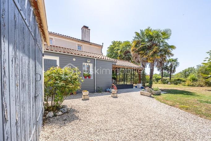 A louer MAISON  DE MAîTRE  LIEZ