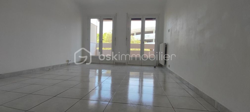 A louer APPARTEMENT NEUF T2 49 M2 TERRASSE PLAGE à PIED FREJUS