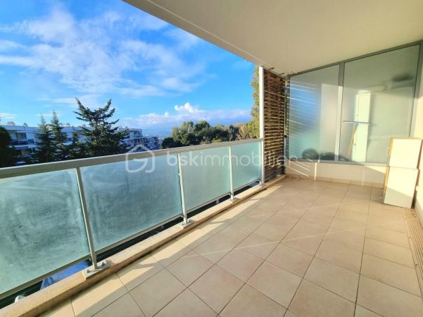 A louer STUDIO 28 M2 TERRASSE BORD DE MER LE CANNET
