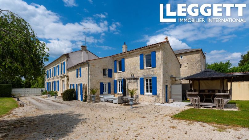 A louer LONGèRE  11 PIECES 310 M2  VOUHE