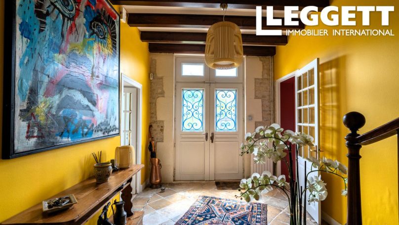A louer LONGèRE  11 PIECES 310 M2  VOUHE