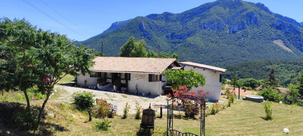 A louer MAISON  4 PIECES 150 M2  ARTIGUES