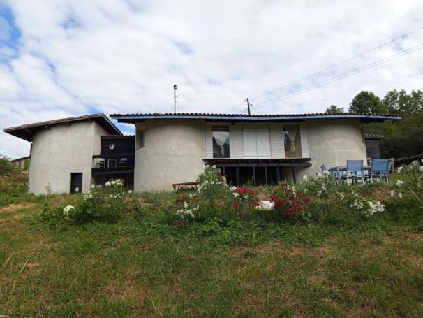 A louer MAISON  4 PIECES 150 M2  ARTIGUES