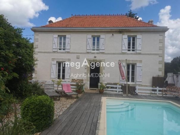 A vendre MAISON  DE MAîTRE  LE GUA