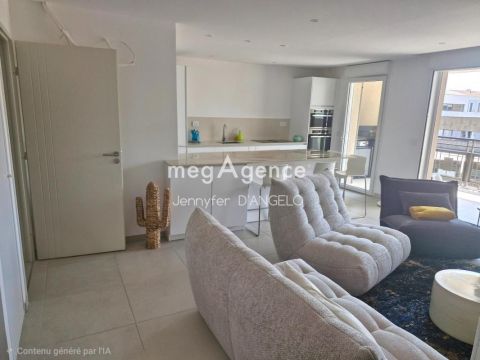 A louer APPARTEMENT T3 65 M2 TERRASSE BORD DE MER SANARY SUR MER