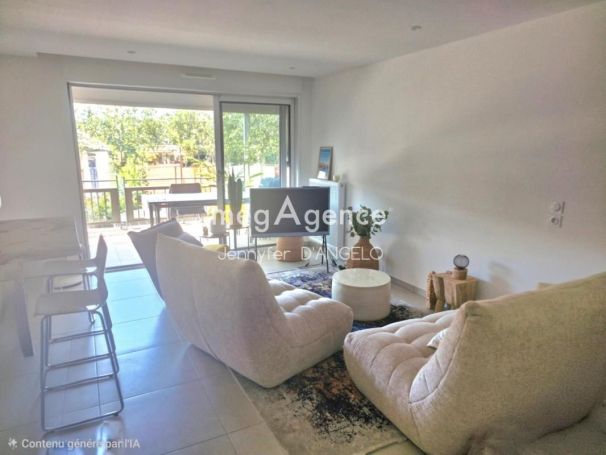 A louer APPARTEMENT T3 65 M2 TERRASSE BORD DE MER SANARY SUR MER
