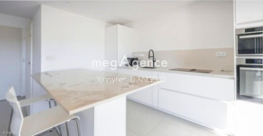 A louer APPARTEMENT T3 65 M2 TERRASSE BORD DE MER SANARY SUR MER