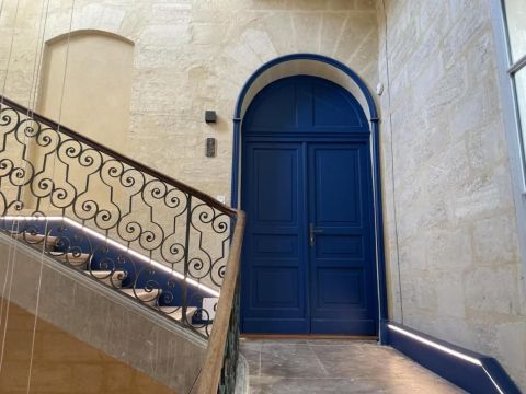 A louer APPARTEMENT T4 128 M2 TERRASSE UZES