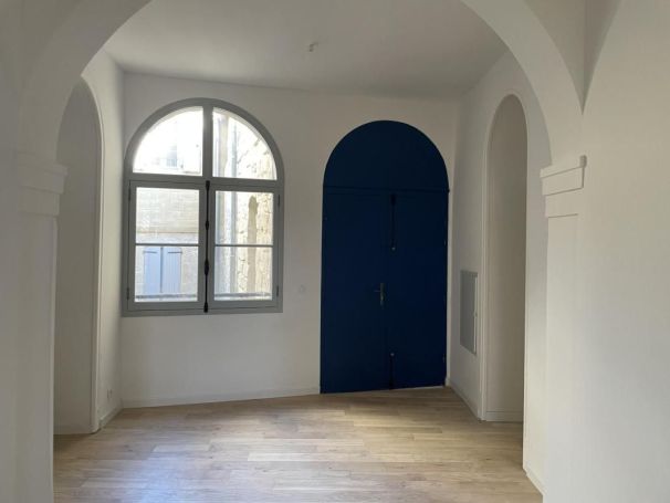 A louer APPARTEMENT T4 128 M2 TERRASSE  UZES