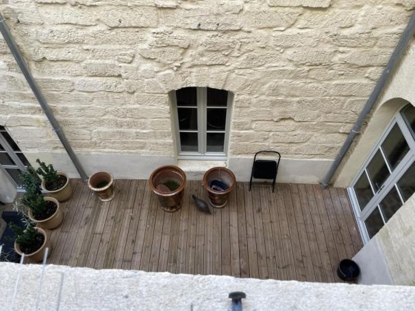 A louer APPARTEMENT T4 128 M2 TERRASSE  UZES