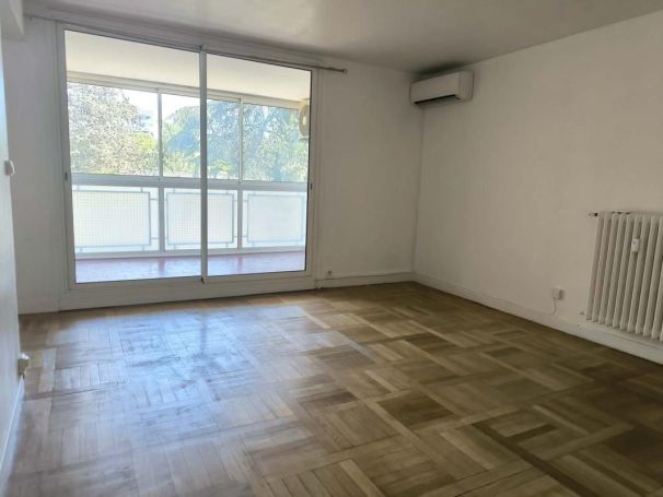 A louer APPARTEMENT T4 123 M2  BAGNOLS SUR CEZE