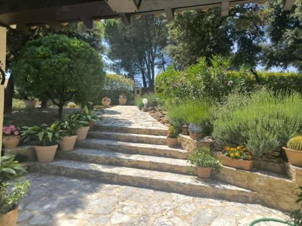 A louer MAISON CONTEMPORAINE BAGNOLS SUR CEZE