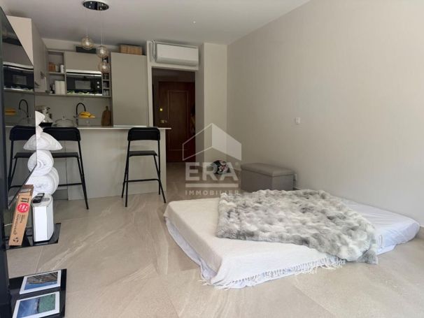 A louer APPARTEMENT DE PRESTIGE T2 37 M2 TERRASSE BORD DE MER CAGNES SUR MER