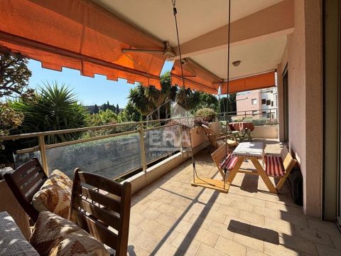 A louer APPARTEMENT DE PRESTIGE T4 105 M2 TERRASSE BORD DE MER CAGNES SUR MER