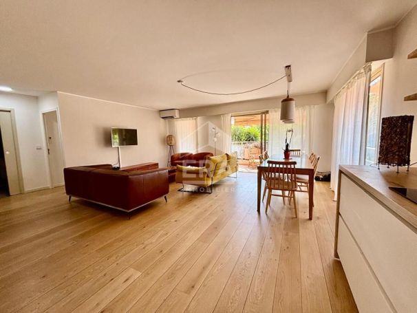 A louer APPARTEMENT DE PRESTIGE T4 105 M2 TERRASSE BORD DE MER CAGNES SUR MER