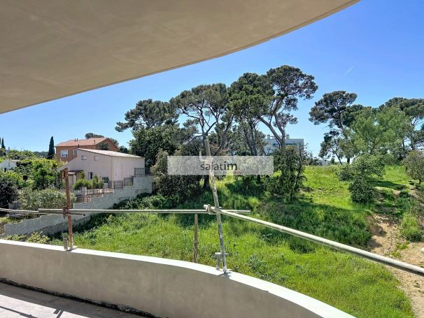 A vendre APPARTEMENT DE PRESTIGE T4 75 M2 TERRASSE BORD DE MER LA SEYNE SUR MER
