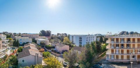 A vendre APPARTEMENT T4 88 M2 TERRASSE BORD DE MER LA CIOTAT