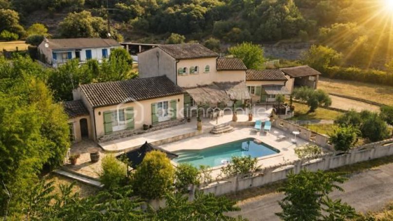 A louer MAISON  5 PIECES 185 M2  SAINT MARTIN DE VALGALGUES
