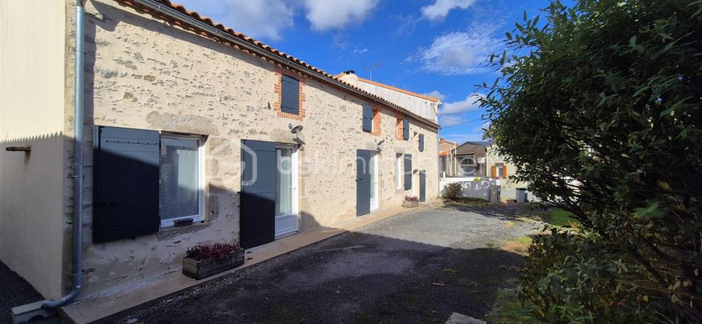 A louer MAISON  DE MAîTRE  TREIZE SEPTIERS