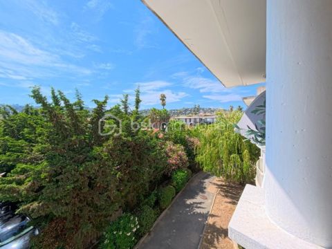 A louer APPARTEMENT T2 40 M2 BORD DE MER GOLFE JUAN