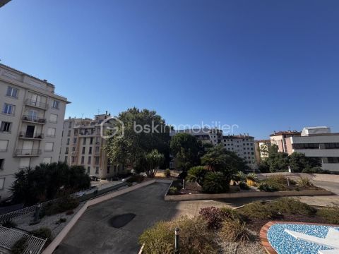 A louer APPARTEMENT T3 65 M2 BORD DE MER TOULON
