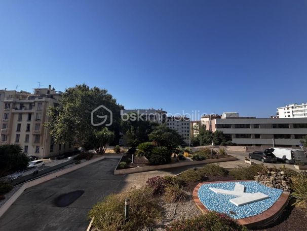 A louer APPARTEMENT T3 65 M2 BORD DE MER TOULON