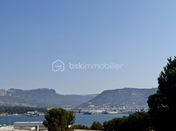 A louer APPARTEMENT T2 32 M2 TERRASSE VUE MER LA SEYNE SUR MER