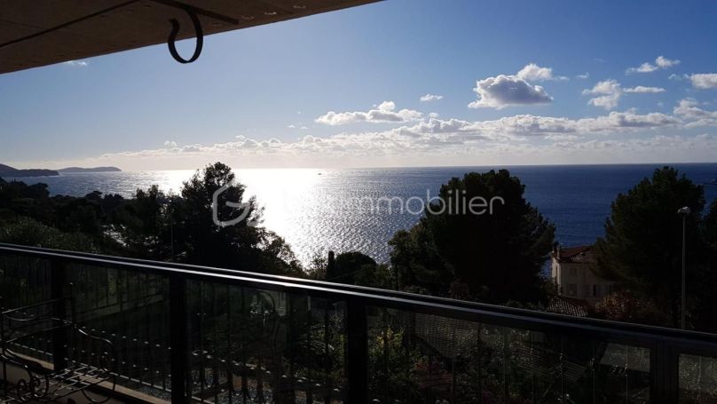 A louer APPARTEMENT DE PRESTIGE T4 124 M2 TERRASSE BORD DE MER TOULON