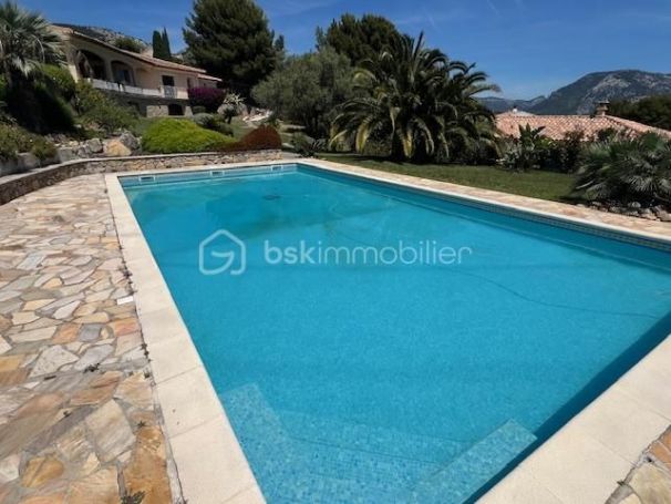 A vendre MAISON  7 PIECES 240 M2 BORD DE MER OLLIOULES