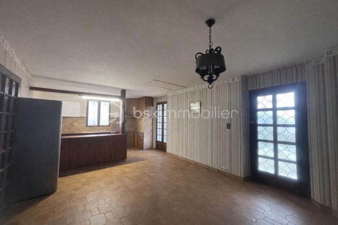 A louer MAISON  DE MAîTRE  SAINT JULIEN LES ROSIERS