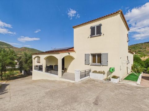 A louer MAISON 11 PIECES 253 M2 BORD DE MER ALATA