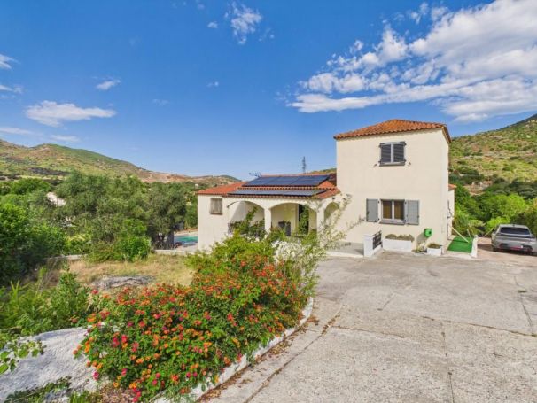 A vendre MAISON  11 PIECES 253 M2 BORD DE MER ALATA