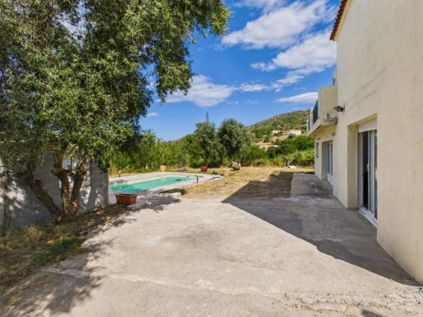 A vendre MAISON  11 PIECES 253 M2 BORD DE MER ALATA