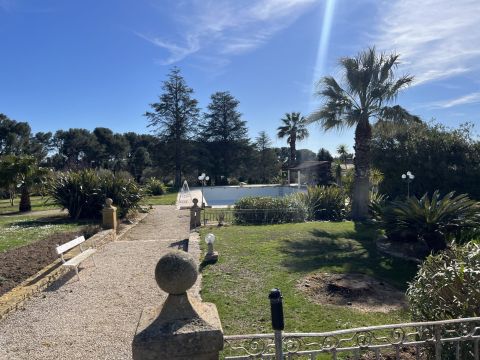 A vendre APPARTEMENT DE PRESTIGE T4 97 M2 TERRASSE BORD DE MER LA CIOTAT